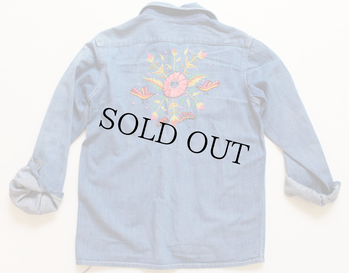 画像2: 70s UNKNOWN 刺繍入り デニムシャツ (2)