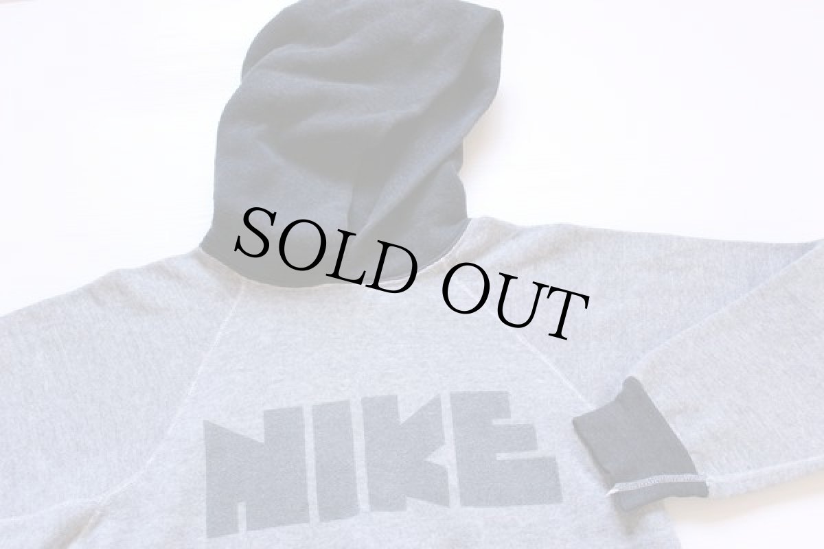 画像2: 70s USA製 NIKEナイキ ゴツナイキ 染み込みプリント ツートン スウェットパーカー 杢グレー×黒 S (2)