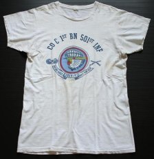 画像2: 70s CO C 1st BN 501st INF インディアンヘッド 染み込みプリント コットンTシャツ XL (2)