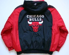 画像1: 90s CHICAGO BULLS シカゴ ブルズ 中綿入り ナイロンパーカー XL (1)