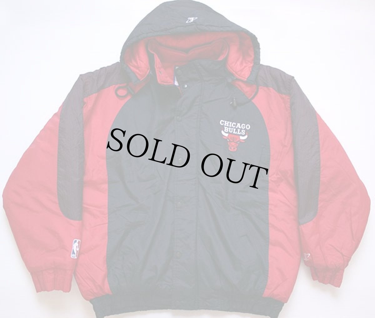 画像2: 90s CHICAGO BULLS シカゴ ブルズ 中綿入り ナイロンパーカー XL (2)