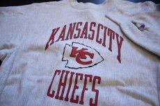 画像2: 90s USA製 Championチャンピオン KANSASCITY CHIEFS 染み込みプリント リバースウィーブ スウェット L (2)