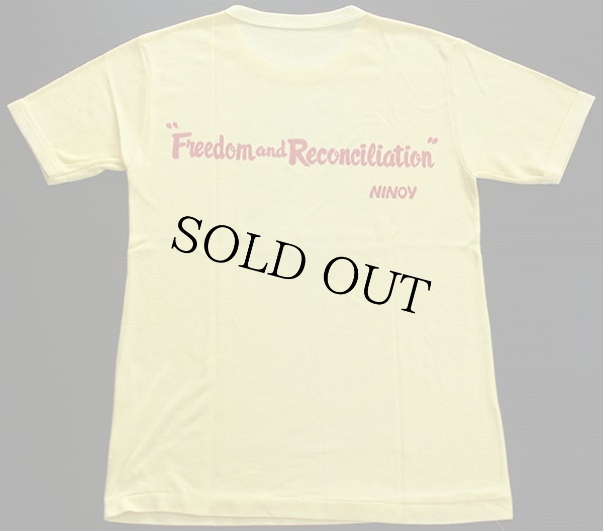 画像2: 70's ニノイ アキノ 染み込みプリントTシャツ 黄 (2)