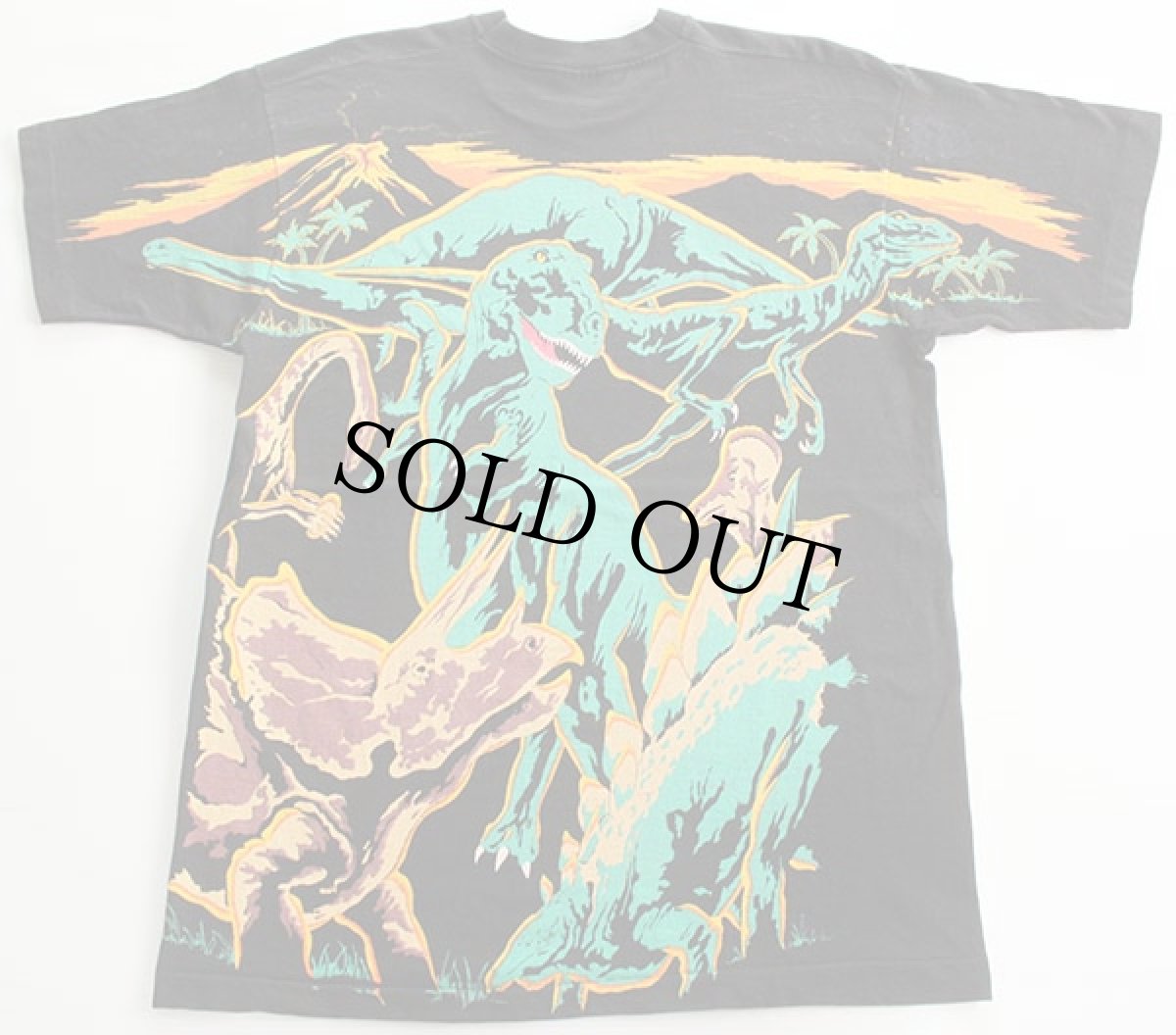 画像2: 90s USA製 恐竜柄 オールオーバープリント コットンTシャツ 黒 L (2)