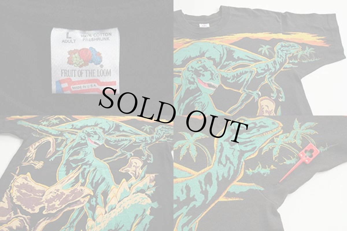 画像3: 90s USA製 恐竜柄 オールオーバープリント コットンTシャツ 黒 L (3)