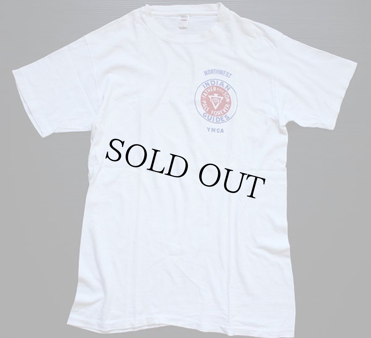 画像2: 70s USA製 YMCA INDIAN GUIDES 染み込みプリント コットンTシャツ 白 L (2)