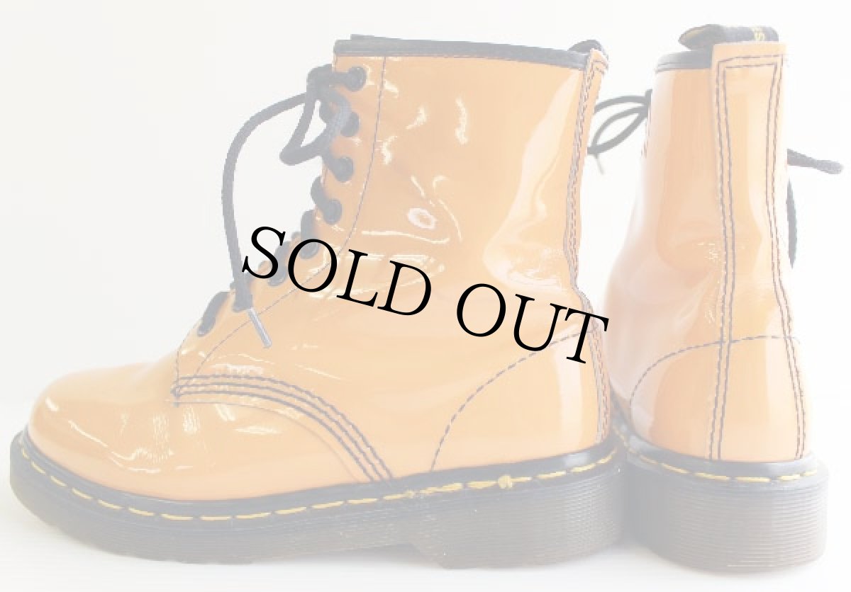 画像2: 英国製 DR.MARTENSドクターマーチン 8ホールブーツ パテント オレンジ UK5  (2)