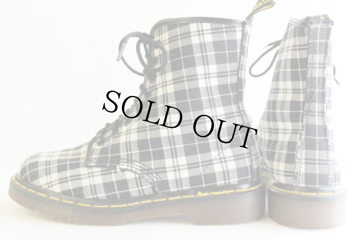 画像2: 英国製 DR.MARTENSドクターマーチン 8ホールブーツ チェック 黒×白 UK5 (2)