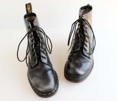 画像1: 英国製 DR.MARTENSドクターマーチン 8ホールブーツ 黒×白 マーブル UK5 (1)