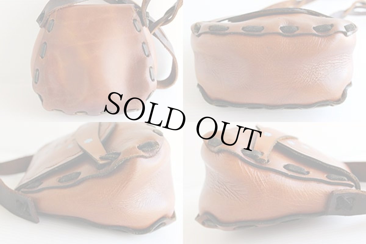 画像2: 70s 花柄 カービング ペイント レザー ショルダーバッグ 茶 (2)