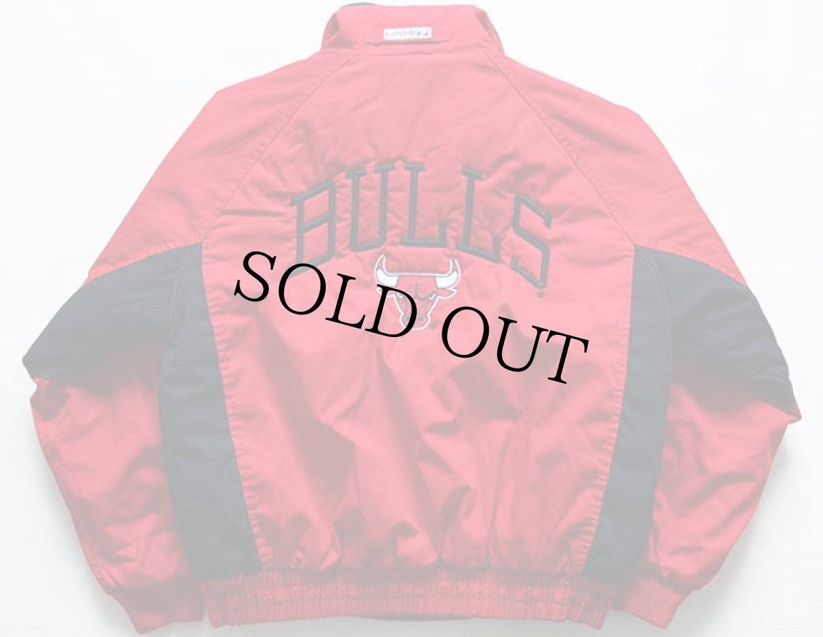 画像2: 90s LOGO7 BULLS シカゴ ブルズ 中綿入り ナイロンジャケット 赤×黒 L (2)