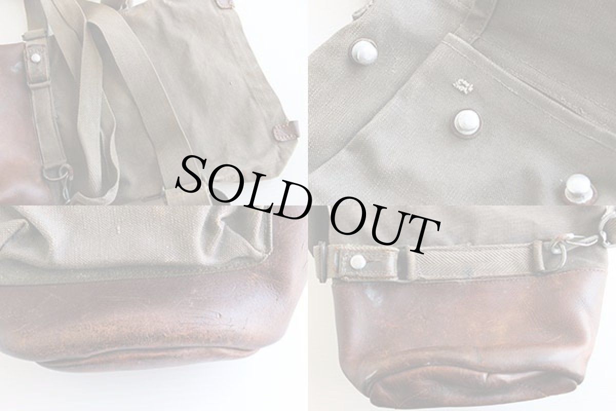 画像4: ビンテージ スウェーデン軍 ボトムレザー ガスマスクバッグ (4)