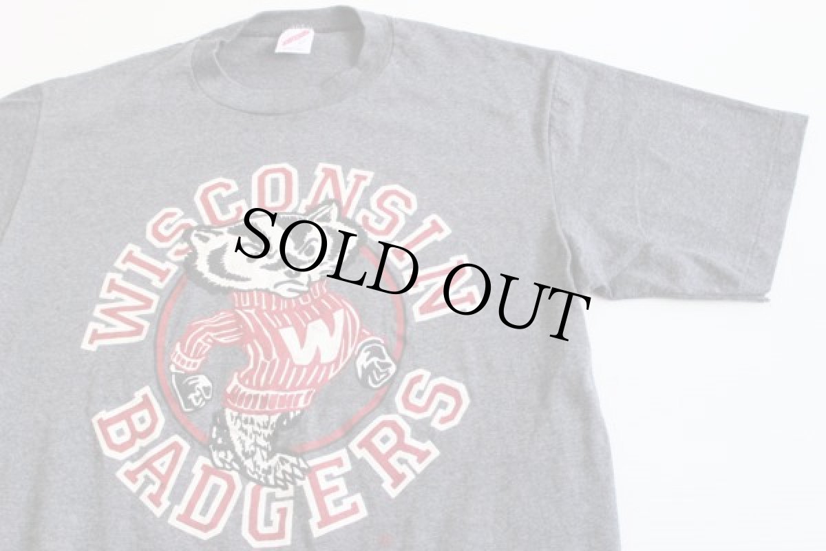 画像1: 80s USA製 WISCONSIN BADGERS バッキー Tシャツ チャコールグレー L (1)