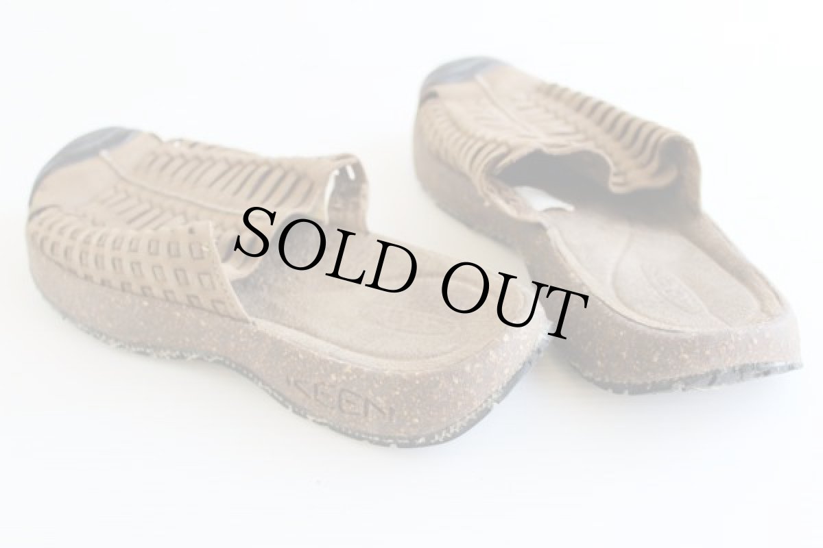 画像2: KEENキーン 編み込み ヌバックレザー サンダル 茶 27cm (2)