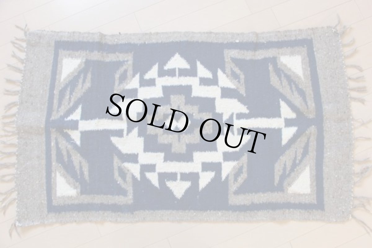 画像2: フォークロア柄 アルパカ混 ラグ マット (2)