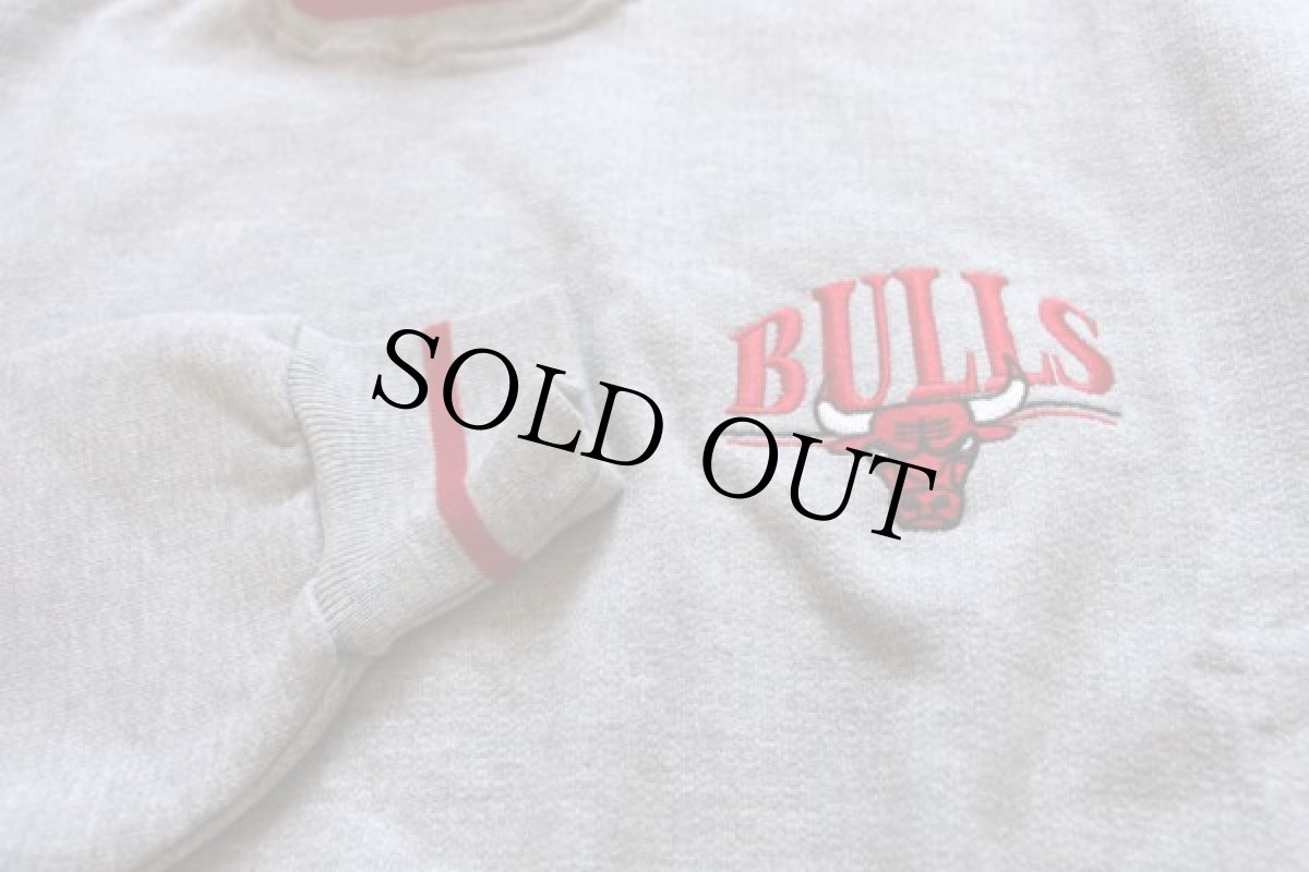 画像3: デッドストック★90s USA製 LEGENDS ATHLETIC BULLS シカゴ ブルズ 刺繍 タートルネック スウェット グレー×赤 (3)