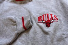 画像3: デッドストック★90s USA製 LEGENDS ATHLETIC BULLS シカゴ ブルズ 刺繍 タートルネック スウェット グレー×赤 (3)