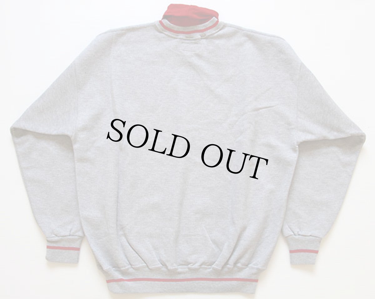 画像2: デッドストック★90s USA製 LEGENDS ATHLETIC BULLS シカゴ ブルズ 刺繍 タートルネック スウェット グレー×赤 (2)