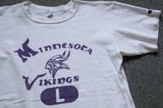 画像1: 80s USA製 Championチャンピオン NFL MINNESOTA VIKINGS 四段中抜き 染み込みプリント コットン Tシャツ 白 L (1)