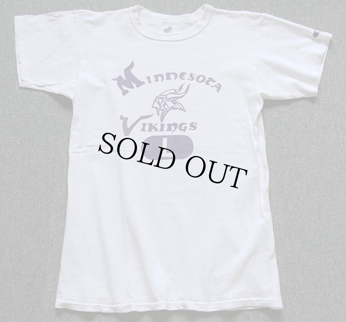 画像2: 80s USA製 Championチャンピオン NFL MINNESOTA VIKINGS 四段中抜き 染み込みプリント コットン Tシャツ 白 L (2)