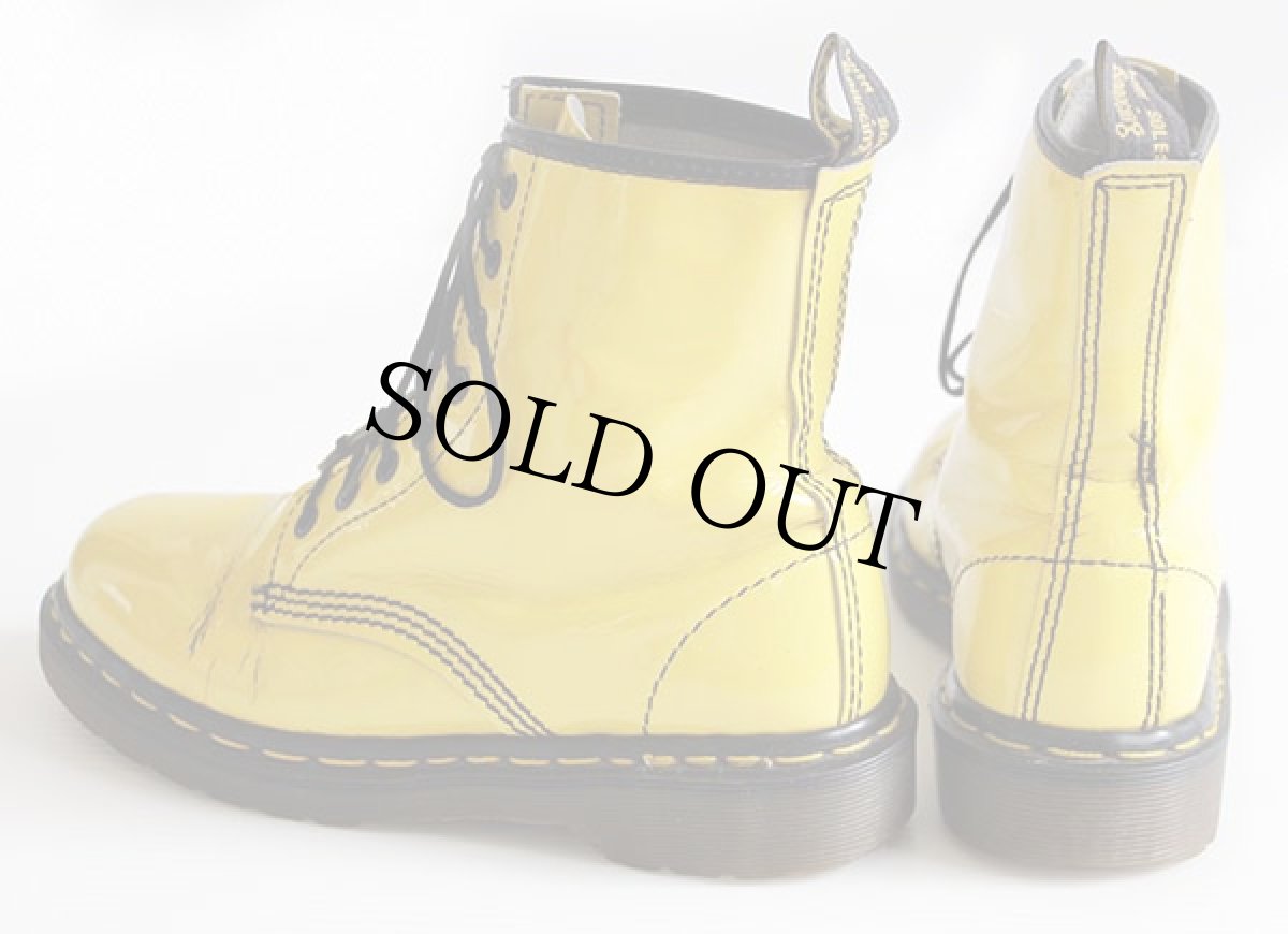 画像2: 英国製 DR.MARTENSドクターマーチン 8ホールブーツ パテント イエロー UK5 (2)