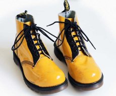 画像1: 英国製 DR.MARTENSドクターマーチン キャップトゥ 6ホールブーツ パテント マスタード UK5 (1)