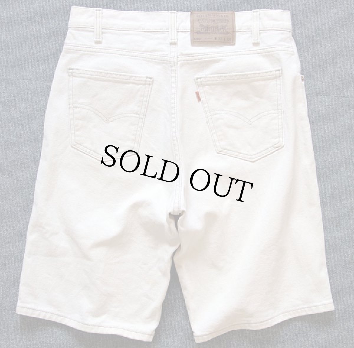 画像2: 90s USA製 Levi'sリーバイス 550 カラーデニム ショートパンツ 生成り w32★ショーツ (2)