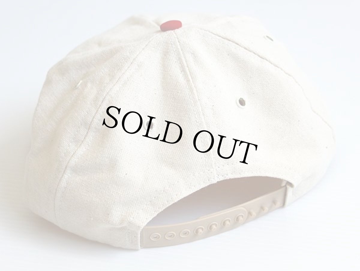 画像2: デッドストック★80s USA製 RIVAL ロゴ刺繍 ツートン ダック地 コットンキャップ 生成り×赤 (2)