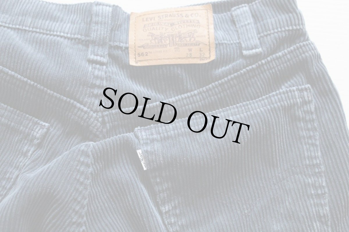 画像2: 90s USA製 Levi'sリーバイス 562 LOOSE FIT 太畝 コーデュロイパンツ ブルーグレー w28 L32 (2)