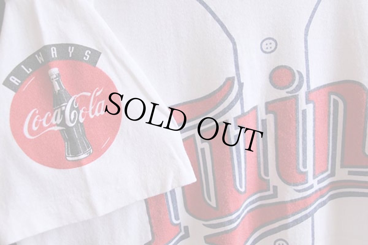 画像4: 90s USA製 MLB Twins Coca-Colaコカコーラ ベースボールシャツ 騙し絵 コットンTシャツ 白 M (4)