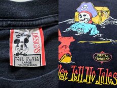 画像3: 90s USA製 Disneyディズニー PIRATES OF THE CARIBBEAN Dead Men Tell No Tales パイレーツ オブ カリビアン コットンTシャツ 黒 L (3)