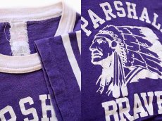 画像4: 70s VELVA SHEEN PARSHALL BRAVES インディアンヘッド フロッキープリント コットン フットボールTシャツ 紫 M (4)