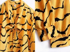 画像3: 70s リボン スカーフ付き タイガー柄 シャツ 黄×黒 10 (3)