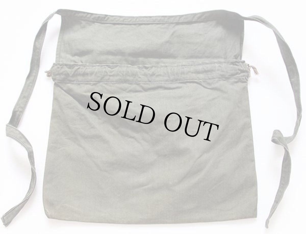 画像2: 40s AMERICAN RED CROSS HBT ヘリンボーンツイル エプロン バッグ オリーブ (2)