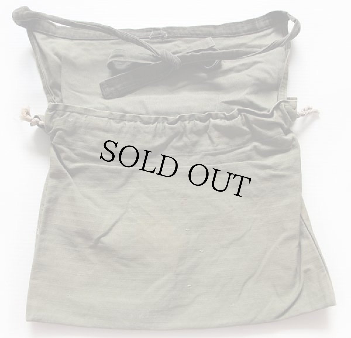 画像2: 40s AMERICAN RED CROSS HBT ヘリンボーンツイル エプロン バッグ オリーブ (2)