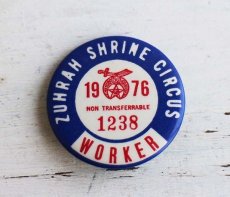 画像1: 70s ZUHRAH SHRINE CIRCUS WORKER フリーメイソン シュライナー 缶バッジ (1)