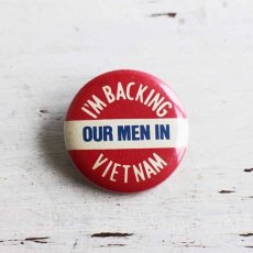 画像1: ビンテージ I'M BACKING VIETNAM 缶バッジ (1)