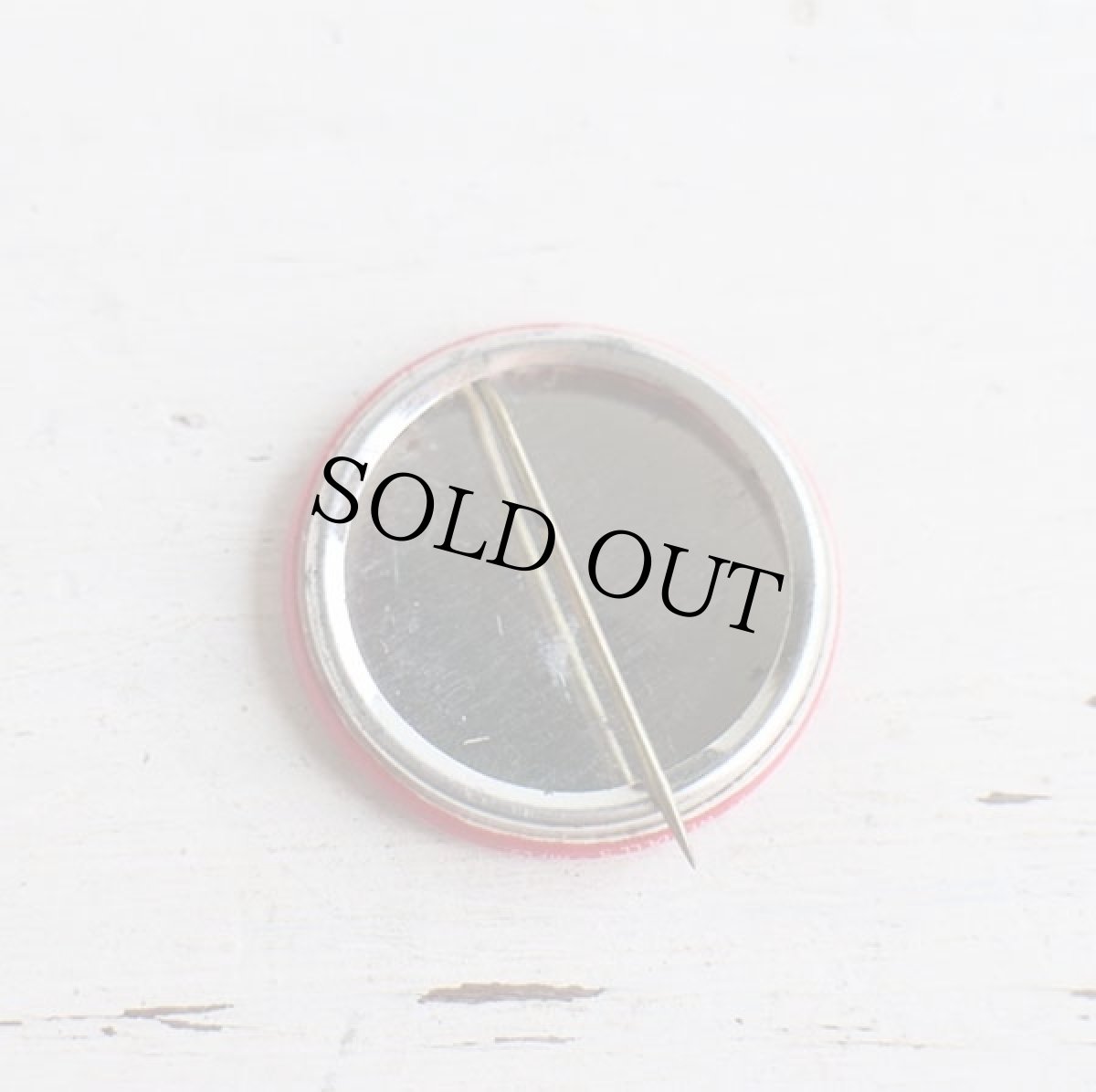 画像2: ビンテージ B.A.T. 缶バッジ (2)