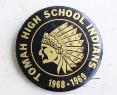 画像1: 60s TOMAH HIGH SCHOOL INDIANS インディアンヘッド 缶バッジ (1)