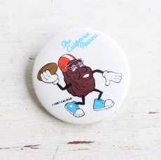 画像1: 80s California Raisinsカリフォルニアレーズン アメフト 缶バッジ (1)