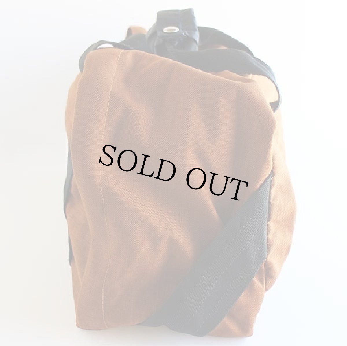 画像4: 80s Mountain Equipment ナイロン ダッフルバッグ 茶 (4)