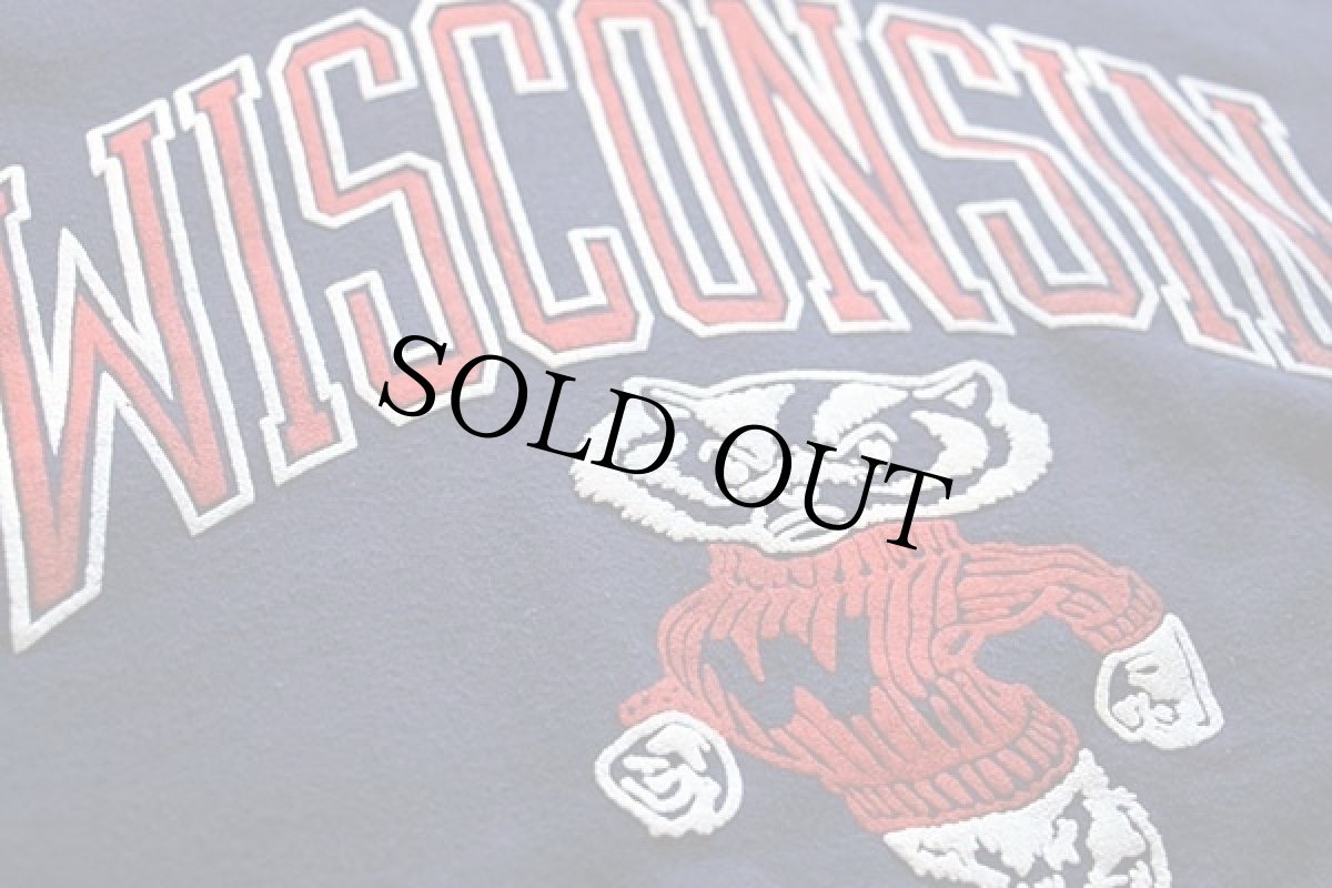 画像2: 90s USA製 PM WISCONSIN バッキー 発泡プリント スウェットパーカー 紺 M (2)