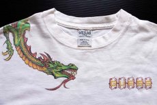 画像1: 90s USA製 GUESSゲス ドラゴン 両面プリント コットンTシャツ 白 M (1)