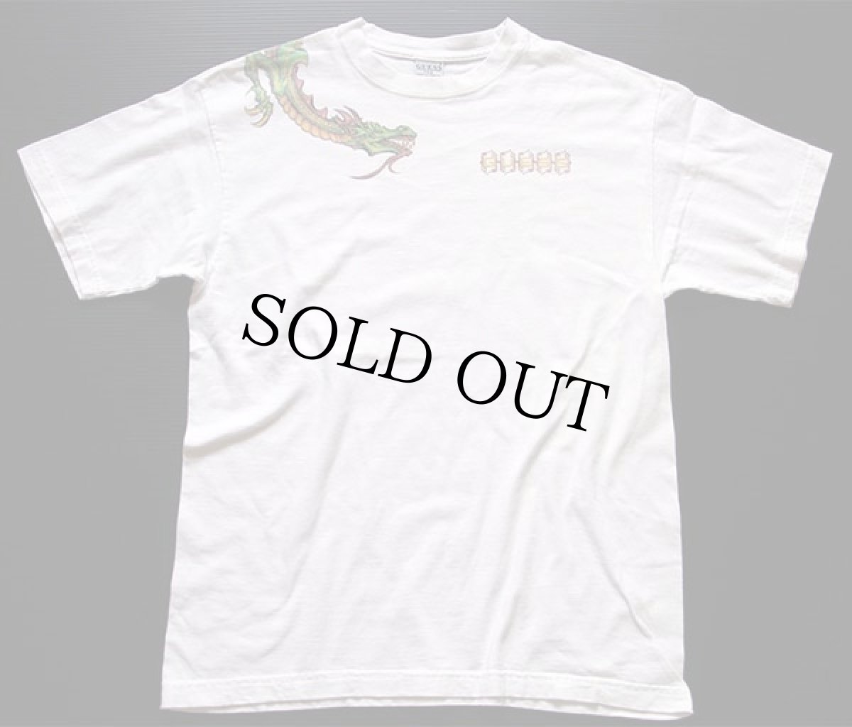 画像2: 90s USA製 GUESSゲス ドラゴン 両面プリント コットンTシャツ 白 M (2)