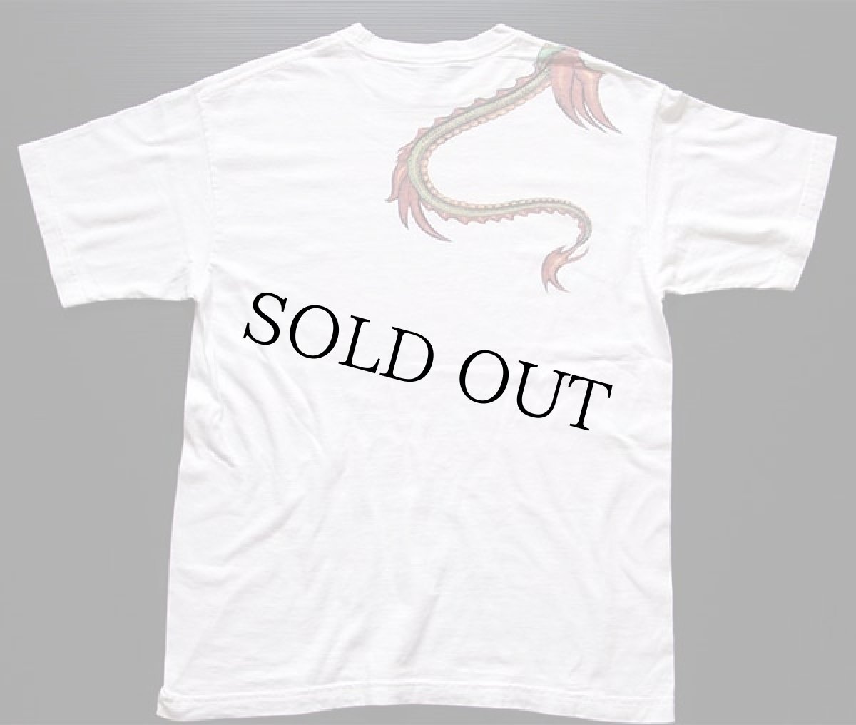 画像3: 90s USA製 GUESSゲス ドラゴン 両面プリント コットンTシャツ 白 M (3)