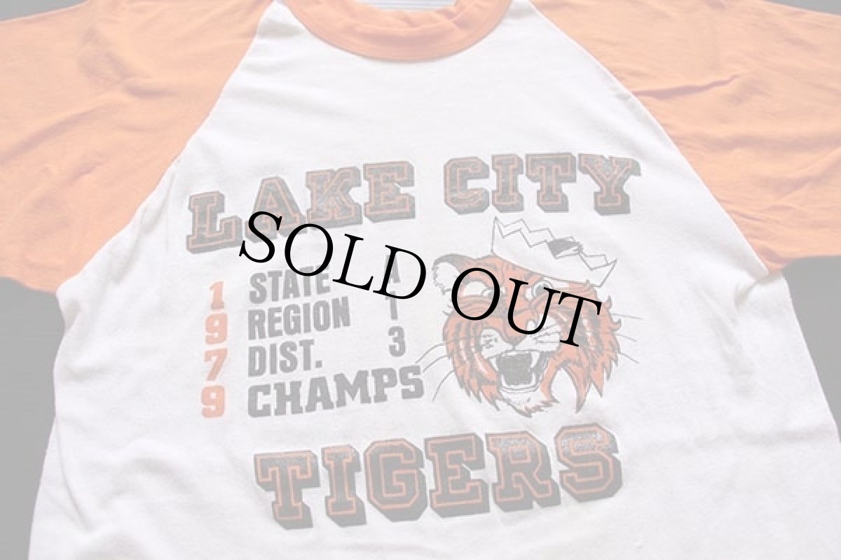 画像2: 70s USA製 RUSSELLラッセル LAKE CITY TIGERS 七分袖 ラグランTシャツ 白×オレンジ L (2)