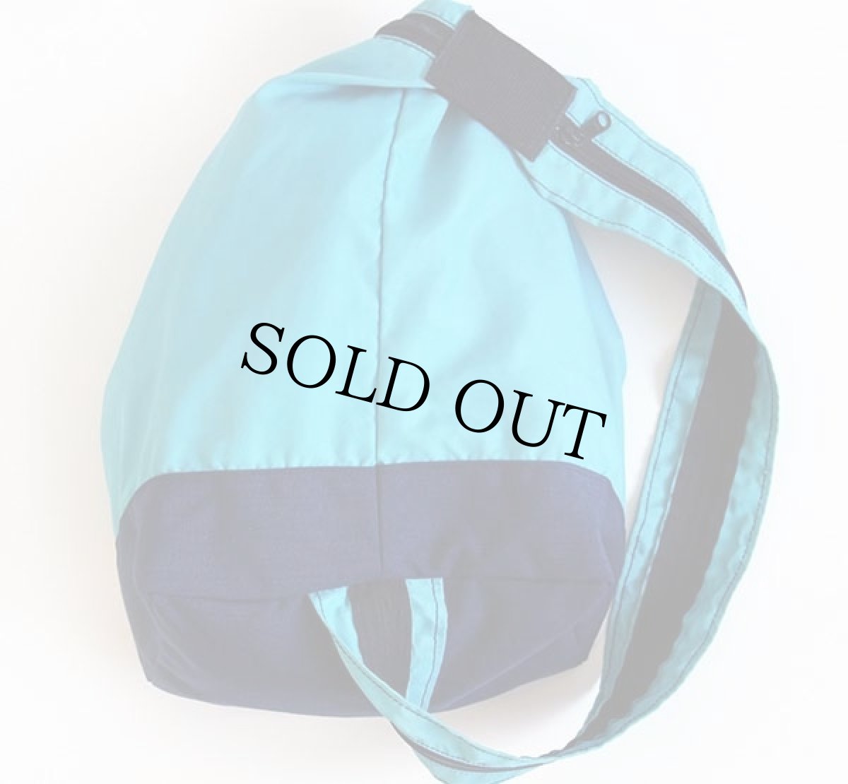 画像2: 90s USA製 SKI AREA SUPPLIES ツートン ナイロン ワンショルダーバッグ 水色×紺 S (2)