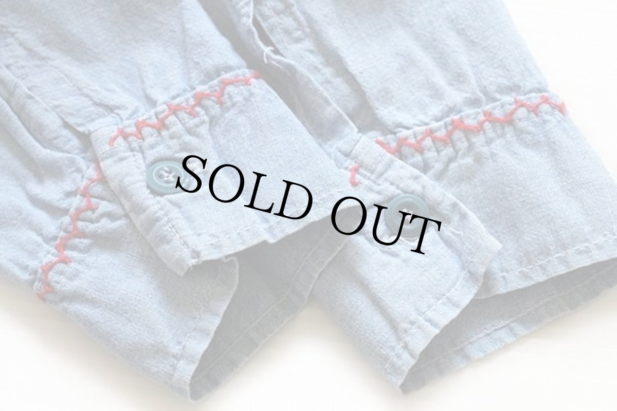 画像6: 60s UNKNOWN 刺繍入り コットン シャンブレーシャツ (6)