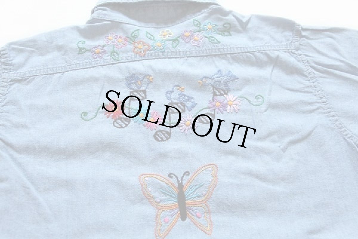 画像4: 60s UNKNOWN 刺繍入り コットン シャンブレーシャツ (4)