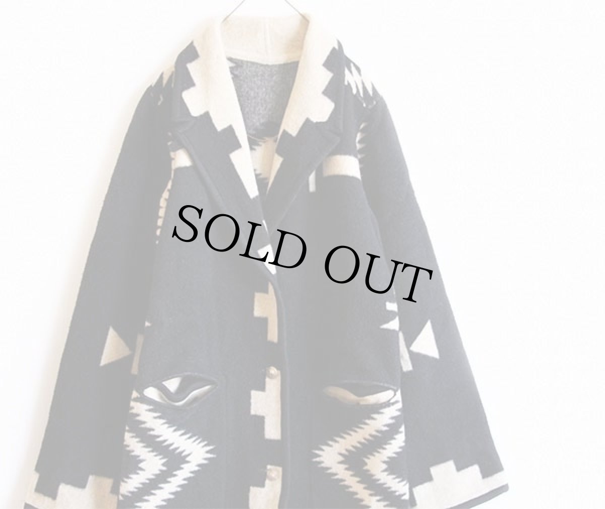 画像5: UNKNOWN ネイティブ柄 ショールカラー コンチョボタン リバーシブル ロング ウール ブランケット コート (5)